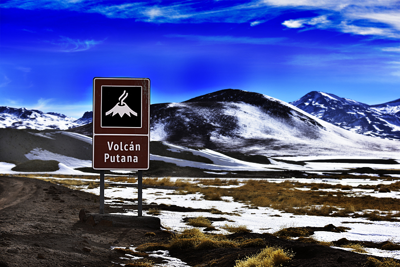 Sur l'altiplano devant le volcan 'Putana'