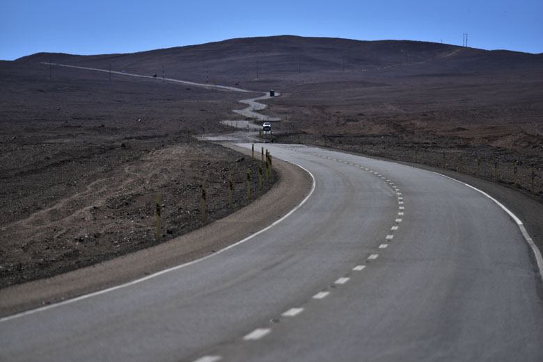 La route qui monte vers l'observatoire de Paranal