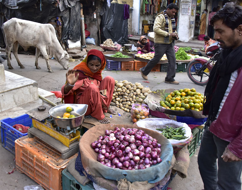 Marché dans une rue de Bundi