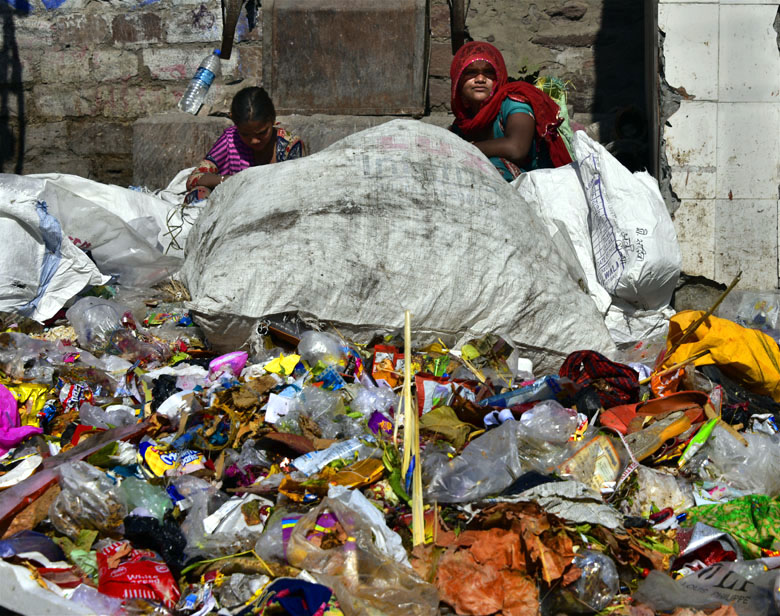 Poubelles dans une rue du centre de Jodhpur