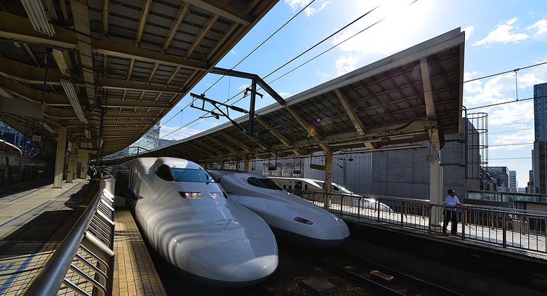 Ligne Tōkaidō : shinkansen 700 et N700 en gare de Tōkyō