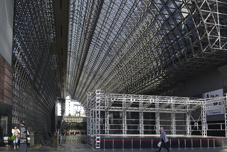 Le ''monde civilisé'' : pas un hangar, une gare...