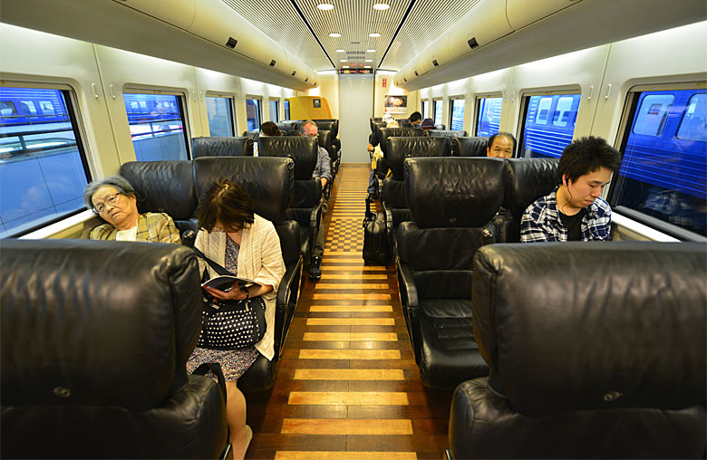 A l'intérieur d'un train japonais...