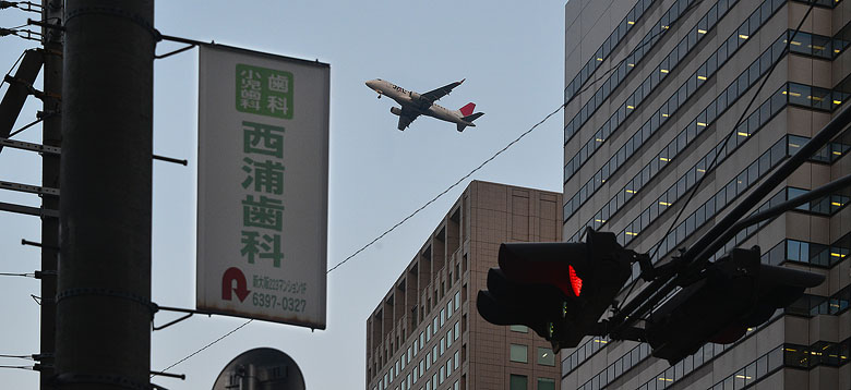 Le ''monde civilisé'' : vrooom... au centre-ville d'Osaka