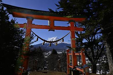 Fuji à travers torii Fuji à travers torii