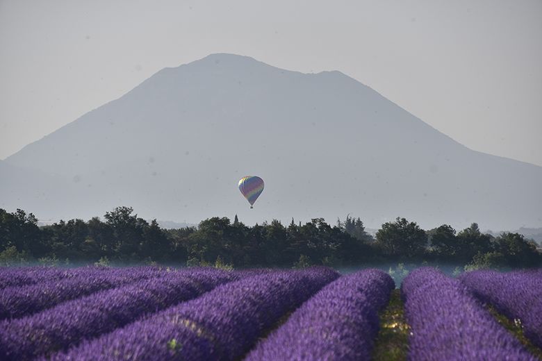 Montgolfière devant Margès