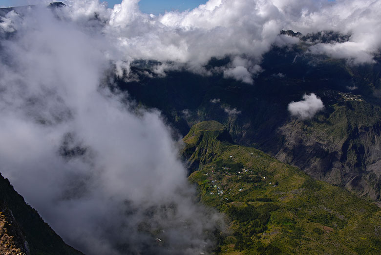Vue plongeante sur le Cirque de Mafate