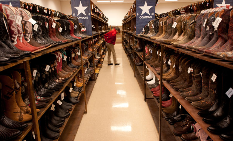 Centre commercial, rayon ''bottes''